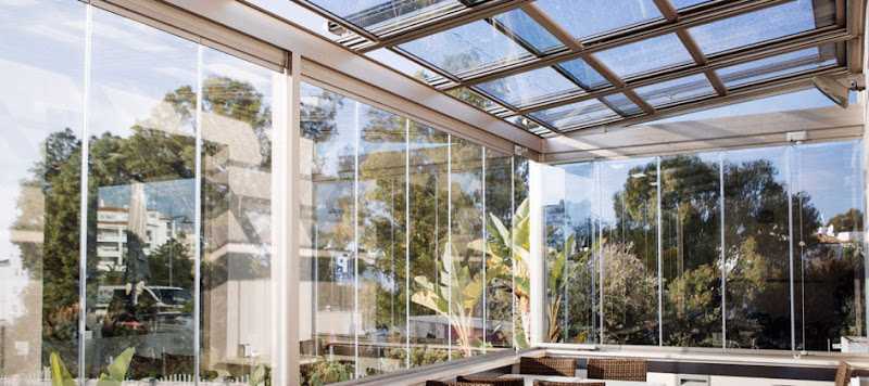 Fotografia tomada fuera de Cristalería y Aluminios El Diamante S.L. - Comercio en Almería, Almería