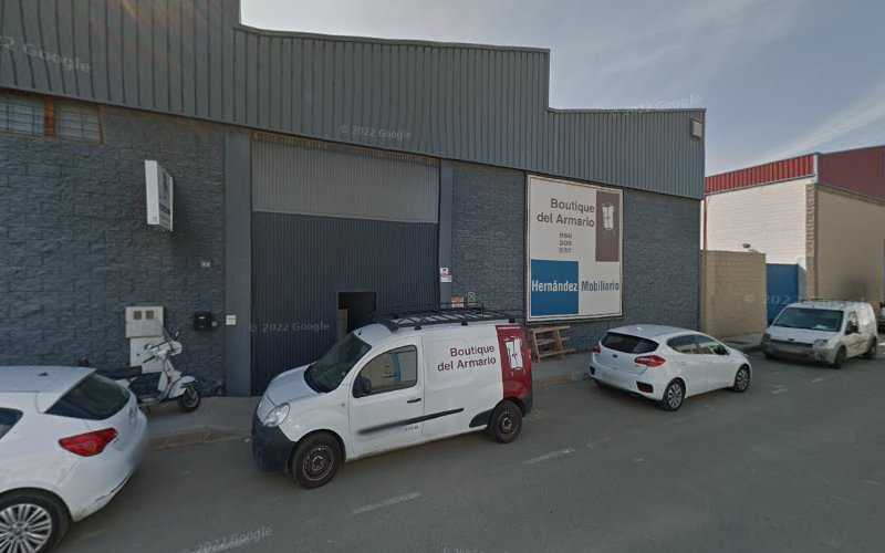 Fotografia tomada fuera de La Boutique Del Armario - Fábrica de muebles en Viator, Almería