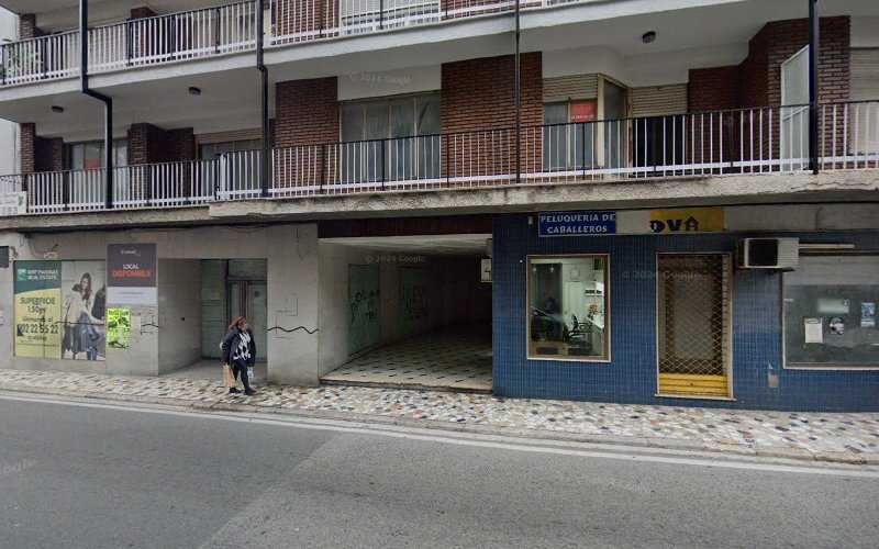 Fotografia tomada fuera de Carpintería Jiménez - Tienda de armarios en Oliva, Valencia