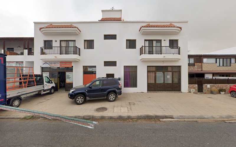 Fotografia tomada fuera de Aluminios Tindaya - Carpintería metálica y de aluminio en La Oliva, Las Palmas