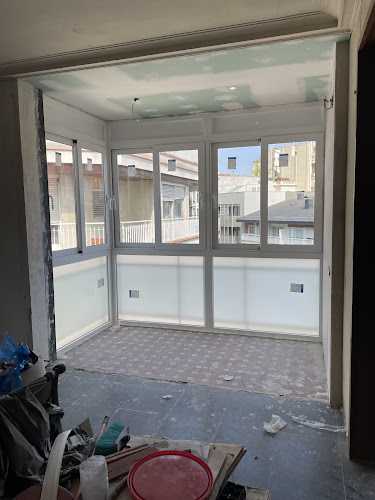 Fotografia tomada fuera de Alberto Mellado Carpintería D'Alumini - Metal·listeria en Barcelona, Barcelona