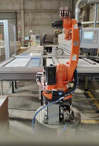 Fotografia tomada fuera de Mobelcan 2004, SLU - Fábrica de muebles en Òdena, Barcelona