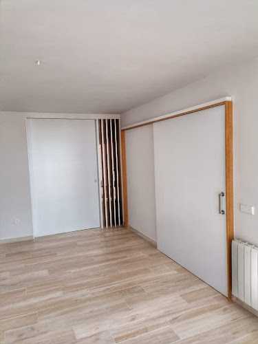 Fotografia tomada fuera de El fuster // Fusteria a l'Alt Penedès - Carpintero en Gelida, Barcelona