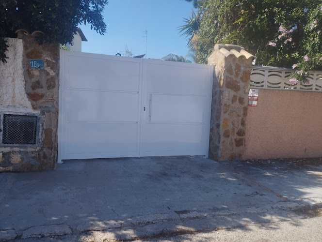 Fotografia tomada fuera de CELAE CM S.L - Cerrajero en L'Eliana, Valencia