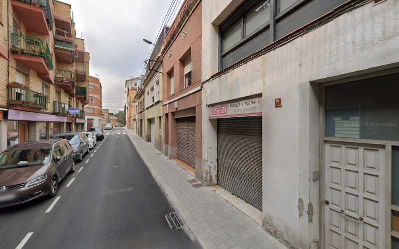 Fotografia tomada fuera de Fusteria Tiscar - Tienda de armarios en Igualada, Barcelona