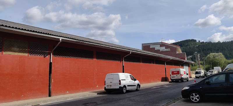 Fotografia tomada fuera de Maderas Moreno, S.A. - Empresa maderera en Guernica, Vizcaya
