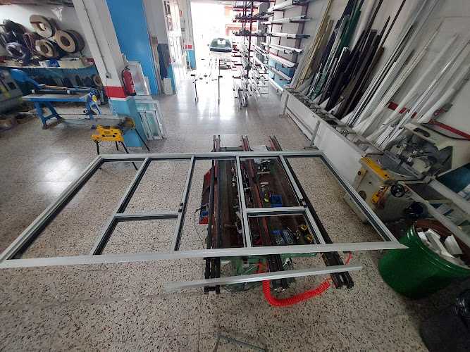 Fotografia tomada fuera de Aluminio las zocas - Carpintería metálica y de aluminio en Las Zocas, Santa Cruz de Tenerife