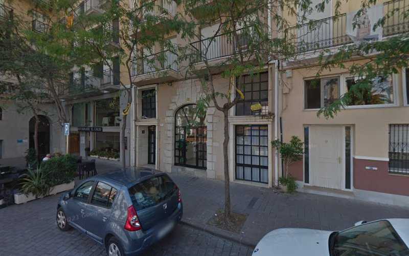 Fotografia tomada fuera de Aluminis Ñero - Taller de instalación de puertas y ventanas en La Ràpita, Tarragona