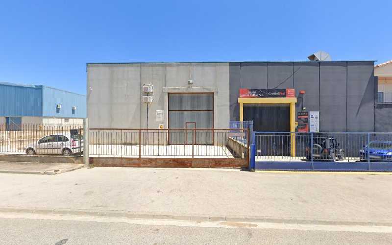 Fotografia tomada fuera de Ikaroa - Carpintería en Llorenç del Penedès, Tarragona