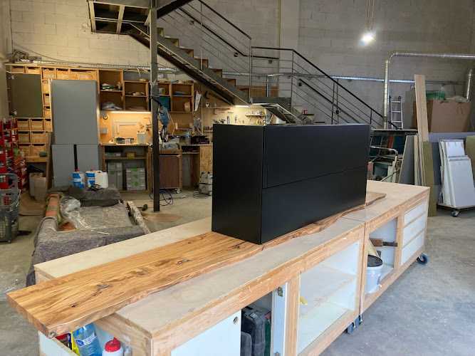 Fotografia tomada fuera de Cabinet DM Studio - Carpintería en Vilanova i la Geltrú, Barcelona