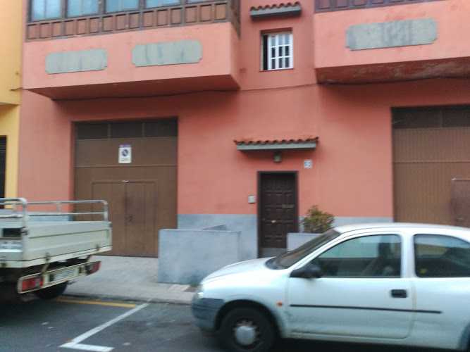 Fotografia tomada fuera de Ebanistería Díaz - Tienda de armarios en La Laguna, Santa Cruz de Tenerife