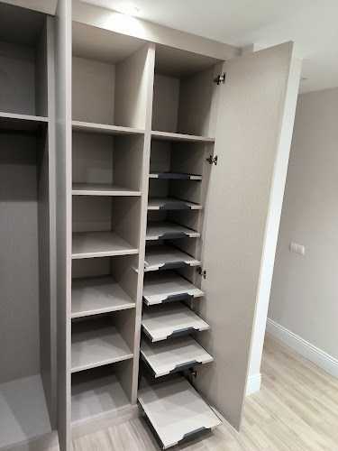 Fotografia tomada fuera de PUERTAS LIS CANARIAS - Carpintería en Los Giles, Las Palmas