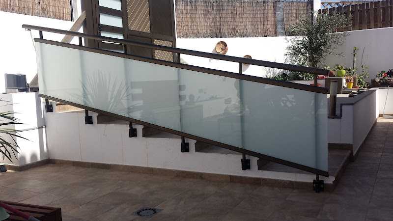 Fotografia tomada fuera de Aludor Doramas - Carpintería de aluminio y PVC - Carpintería metálica y de aluminio en Piso Firme, Las Palmas