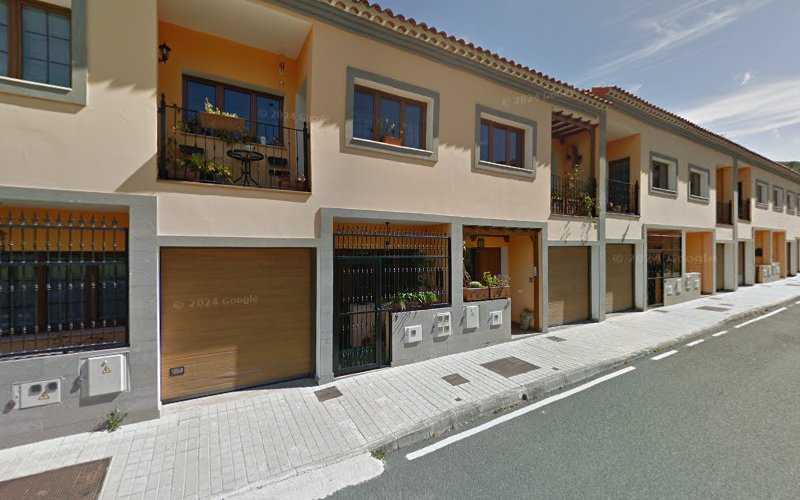 Fotografia tomada fuera de Carpinteria De Aluminio En General La Asomada Sl - Fábrica en Vega de San Mateo, Las Palmas