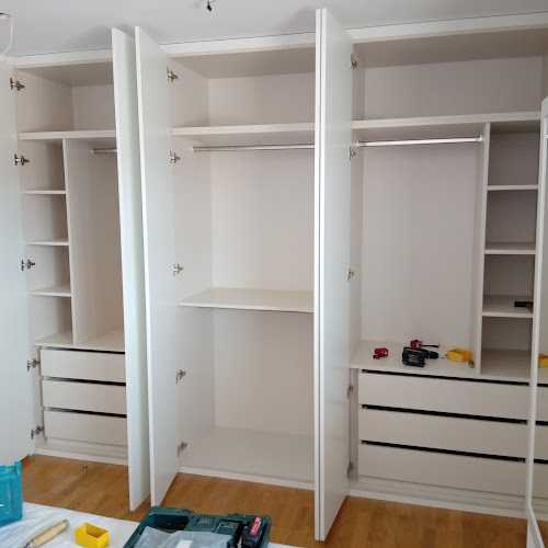 Fotografia tomada fuera de Carpintería Tadeo S.L. - Fábrica de muebles en Mutilva, Navarra