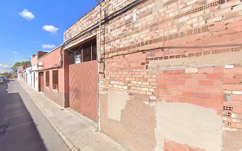 Fotografia tomada fuera de Ebanistería la Madalena - Tienda de armarios en Puertollano, Ciudad Real