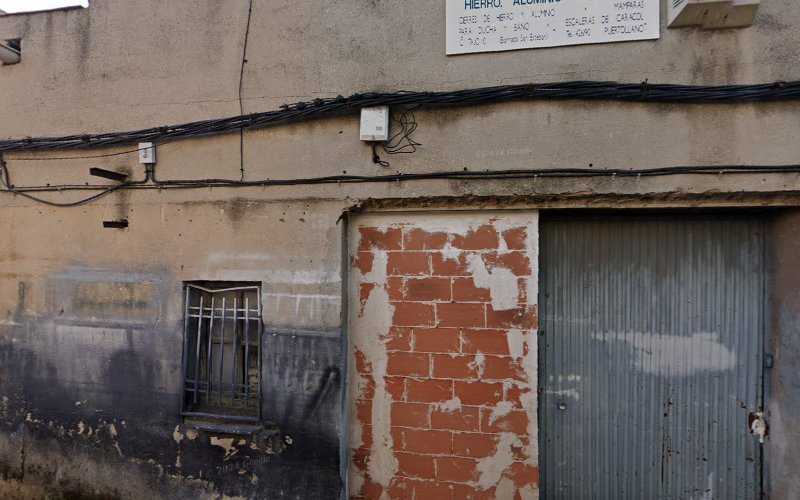 Fotografia tomada fuera de Ferryforja - Carpintería metálica y de aluminio en Puertollano, Ciudad Real