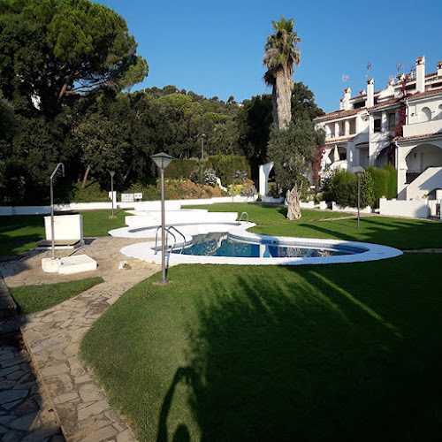 Fotografia tomada fuera de Pintures Baqué - Pintura en Palafrugell, Girona