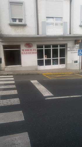 Fotografia tomada fuera de Maderas Barreiro - Tienda de armarios en Ordes, A Coruña