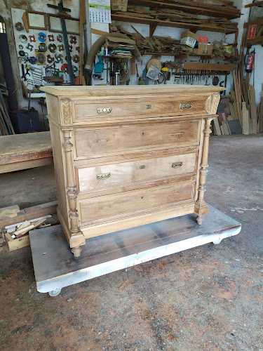 Fotografia tomada fuera de Ebanisteria Toñito - Ebanista en Ortigueira, A Coruña