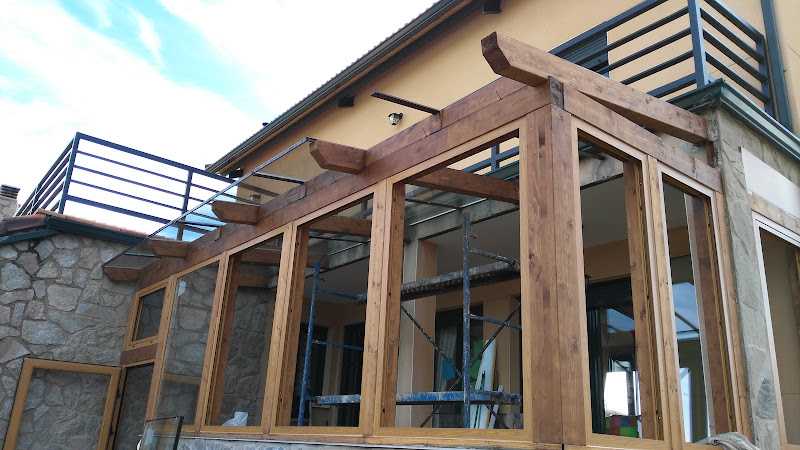 Fotografia tomada fuera de Aluminios Clades - Carpintería metálica y de aluminio en Moralzarzal, Madrid