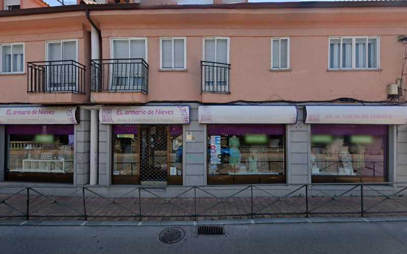 Fotografia tomada fuera de Madesant - Fábrica de muebles en Moralzarzal, Madrid