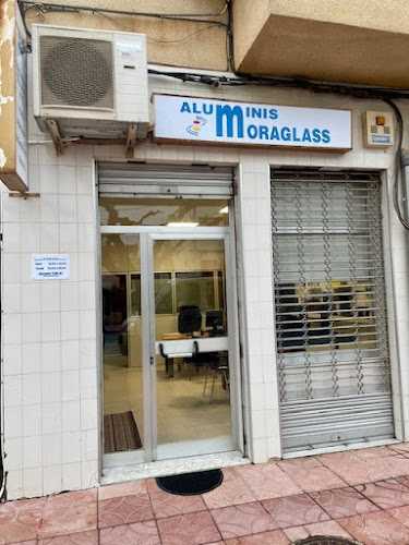Fotografia tomada fuera de Aluminio Moraglass - Carpintería metálica y de aluminio en Móra d'Ebre, Tarragona