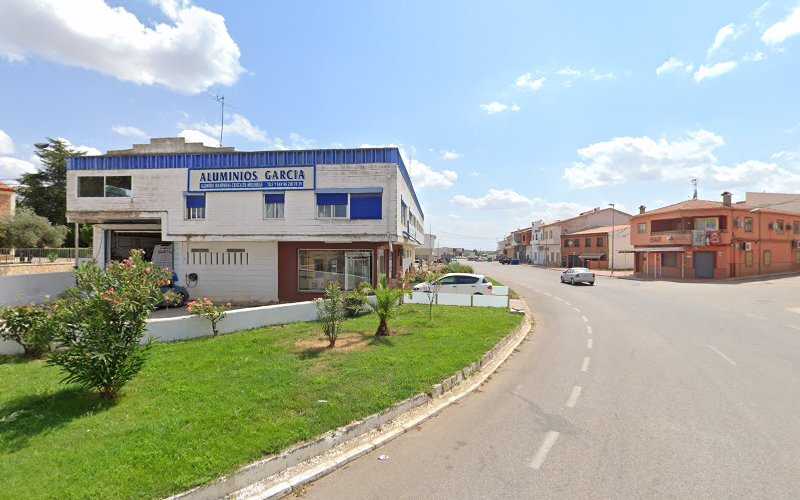 Fotografia tomada fuera de Aluminios García Rivera de MINGLANILLA S.L. - Carpintería metálica y de aluminio en Minglanilla, Cuenca