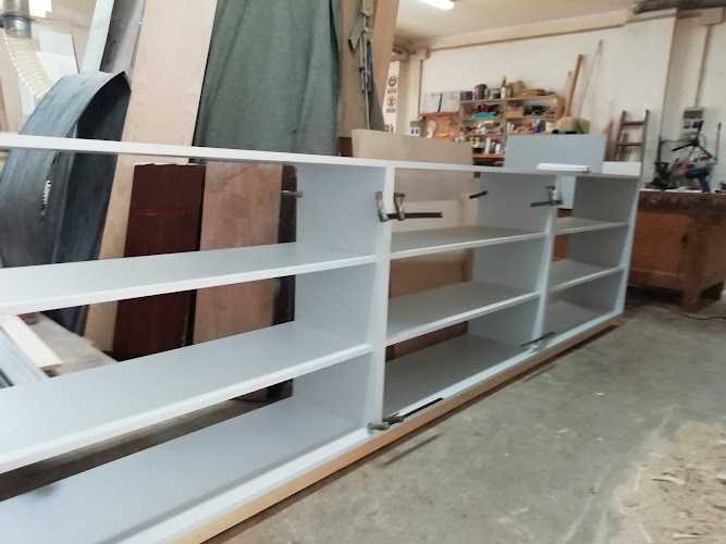 Fotografia tomada fuera de Fusteria Espinosa i fill - Tienda de armarios en Bellavista, Barcelona