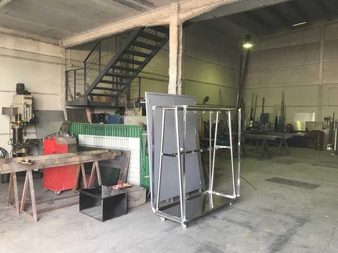 Fotografia tomada fuera de Metalkozo - Carpintería metálica y de aluminio en Aljaraque, Huelva