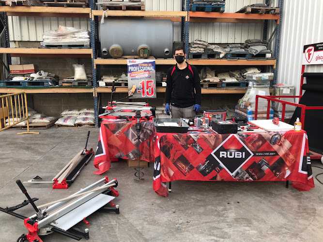 Fotografia tomada fuera de BigMat Nicanor Mateu - Botiga de materials per a la construcció en Les Borges Blanques, Lérida