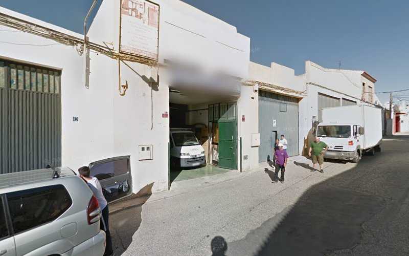 Fotografia tomada fuera de Carpintería Hermanos Lara - Carpintería en Torredonjimeno, Jaén