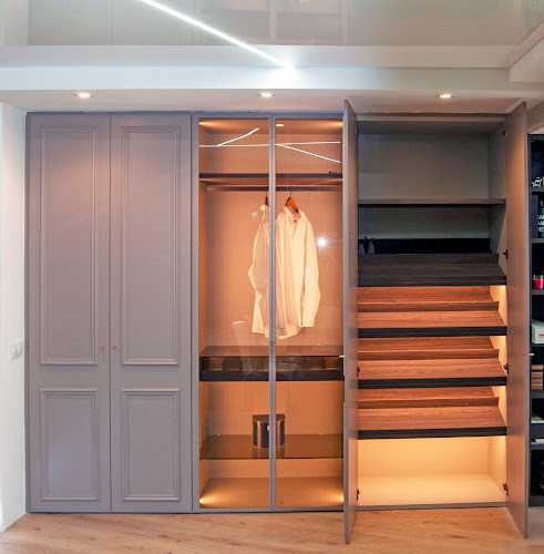 Fotografia tomada fuera de Estudio de vestidores y armarios. Espacios en Madera - Tienda de armarios en Las Rozas de Madrid, Madrid