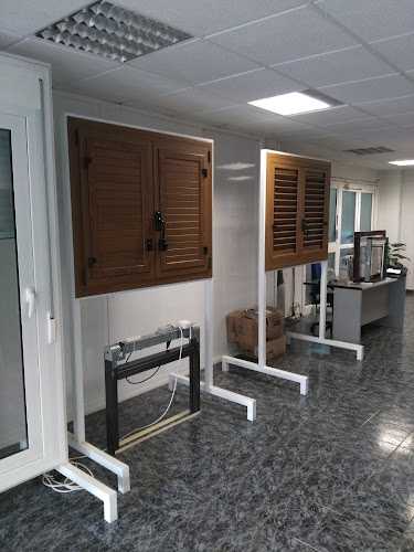 Fotografia tomada fuera de Aluminios Vallejo - Carpintería metálica y de aluminio en Tarragona, Tarragona