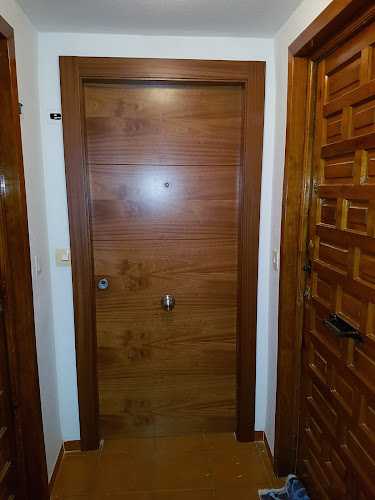 Fotografia tomada fuera de Puertas Y Carpintería Martos - Tienda de muebles en Torredonjimeno, Jaén