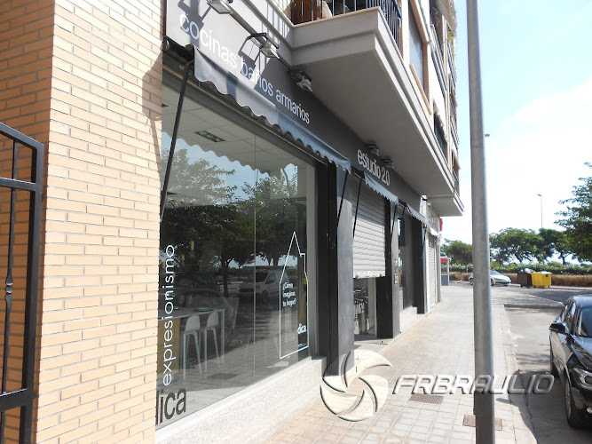 Fotografia tomada fuera de ESTUDIO2.0 Dica - Botiga de mobiliari de cuina en La Pobla de Farnals, Valencia