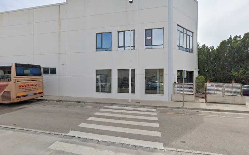 Fotografia tomada fuera de Monleón Metales - Carpintería metálica y de aluminio en La Pobla de Farnals, Valencia