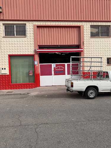 Fotografia tomada fuera de Cristalería y Aluminios FUENTES - Carpintería metálica y de aluminio en La Gangosa, Almería