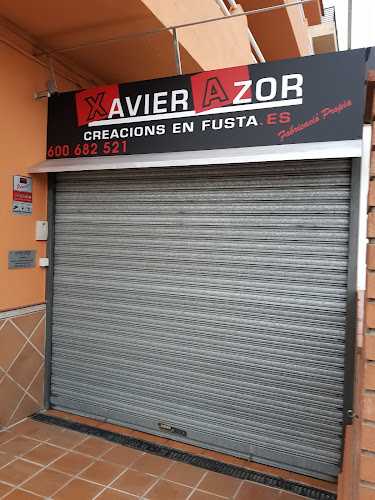 Fotografia tomada fuera de Creacions En Fusta - Tienda de armarios en La Torreta, Barcelona