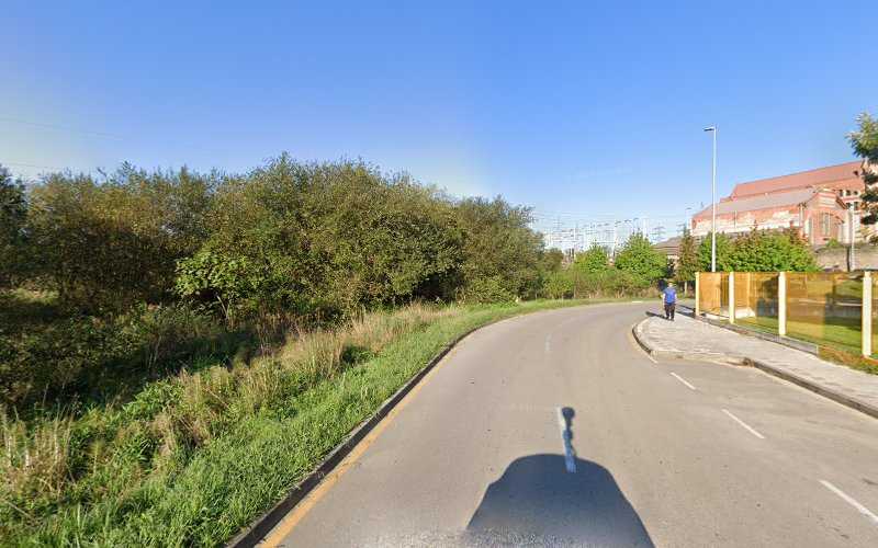 Fotografia tomada fuera de Carpinteria J. Garrido - Tienda de armarios en Astillero, Cantabria