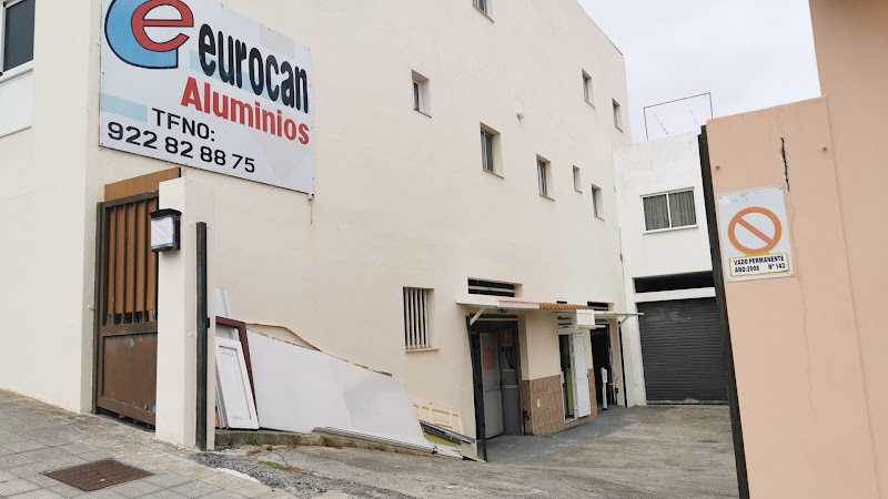 Fotografia tomada fuera de Eurocan Aluminios L - Carpintería metálica y de aluminio en La Guancha, Santa Cruz de Tenerife