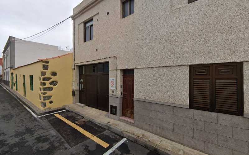 Fotografia tomada fuera de Eurocan Aluminios - Carpintería metálica y de aluminio en La Guancha, Santa Cruz de Tenerife