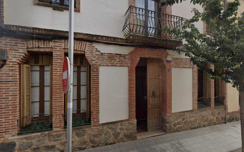 Fotografia tomada fuera de El Cau de l'Art - Servei de restauració de mobles antics en La Garriga, Barcelona