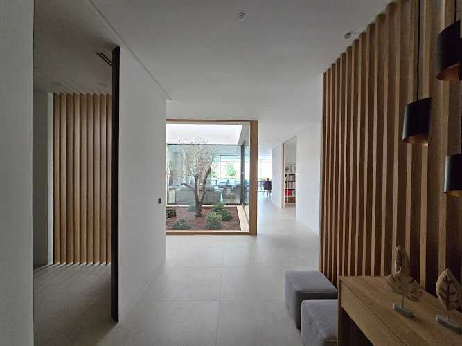 Fotografia tomada fuera de Creamos Hogar - Fábrica de muebles en La Garriga, Barcelona