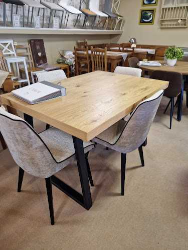 Fotografia tomada fuera de Muebles Torre CB - Tienda de muebles en La Caridad, Asturias