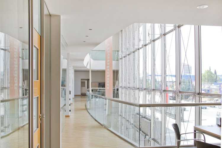 Fotografia tomada fuera de Cabañero Ventanas (Fábrica - Showroom) - Carpintería metálica y de aluminio en Paterna, Valencia