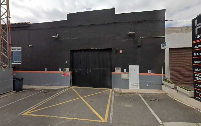 Fotografia tomada fuera de Maderas HH - Carpintería en Costa del Silencio, Santa Cruz de Tenerife