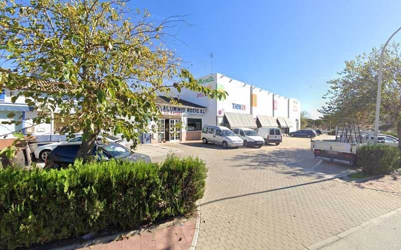 Fotografia tomada fuera de Aluminios Rocío, S.L. - Carpintería metálica y de aluminio en Matalascañas, Huelva