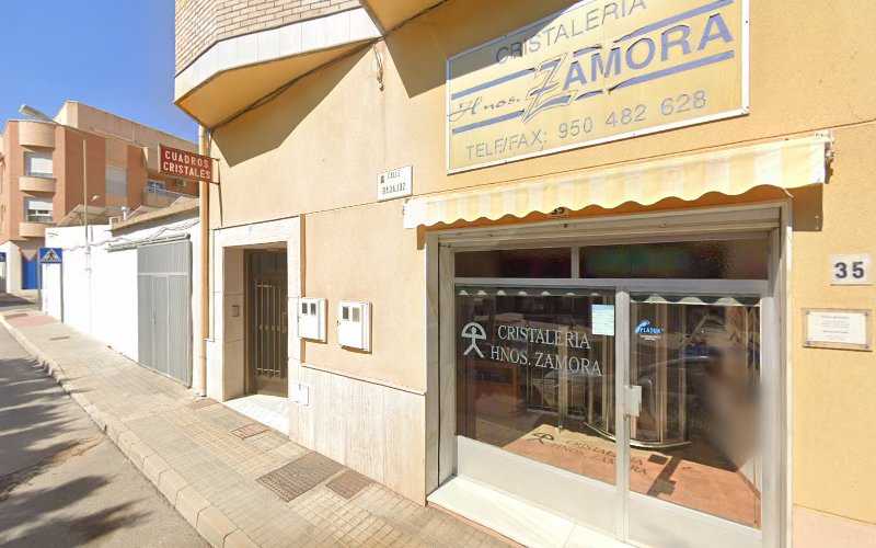 Fotografia tomada fuera de Cristalería Hnos. Zamora - Cristalero en El Ejido, Almería