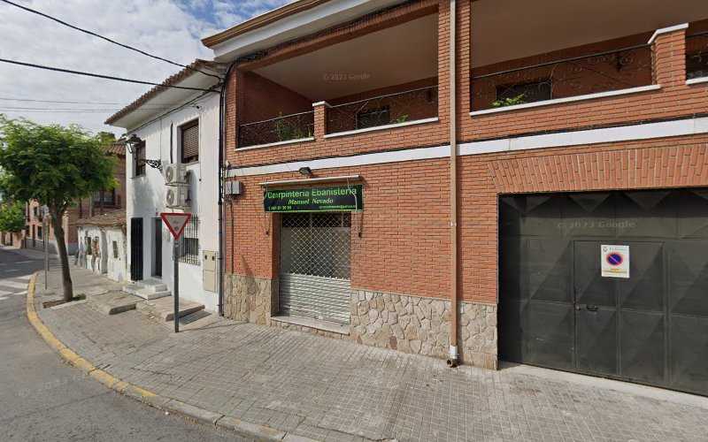 Fotografia tomada fuera de Carpintería Ebanistería Manuel Nevado - Tienda de armarios en El Álamo, Madrid